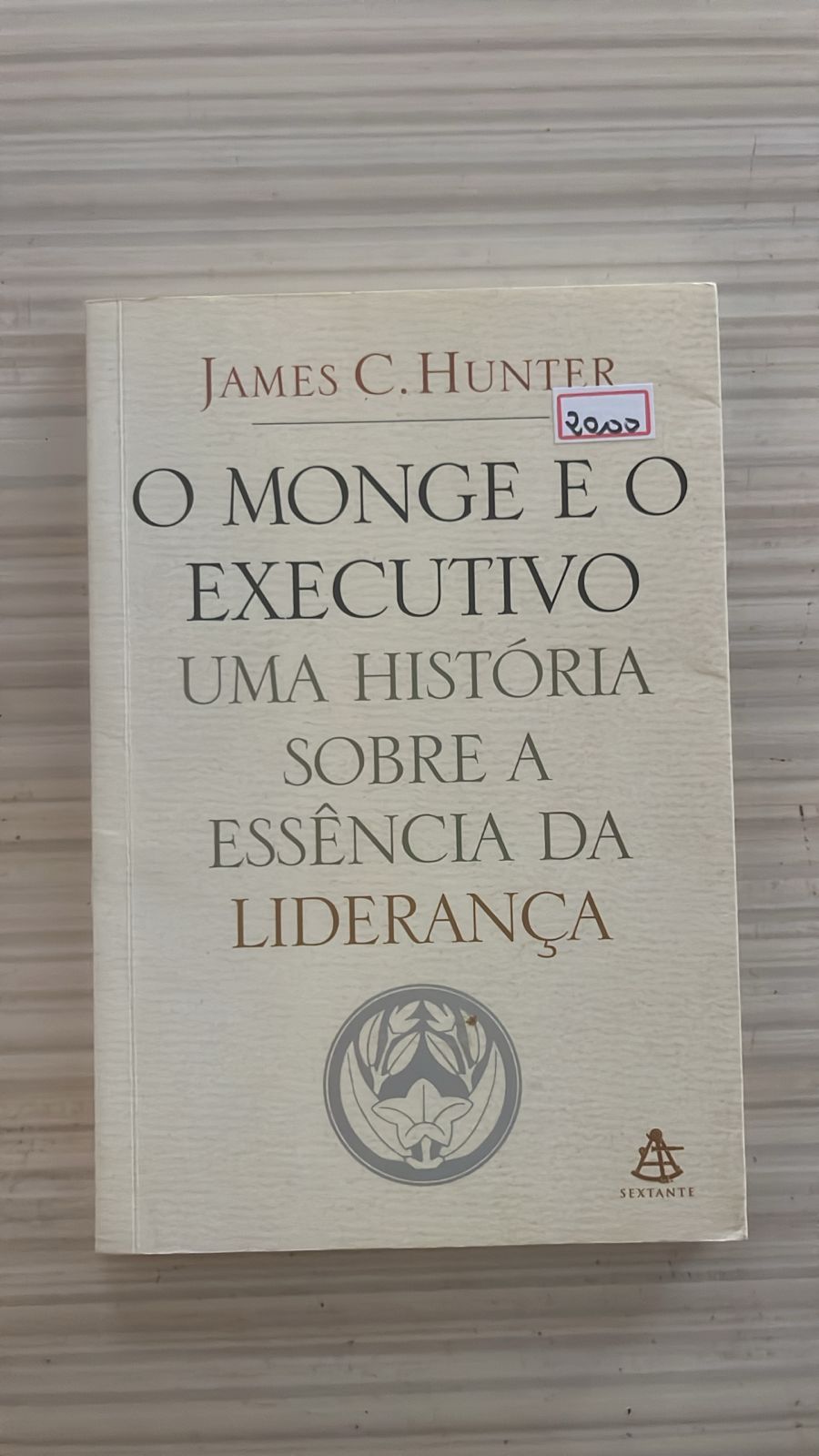 Capa do livro O Monge e o Executivo, de James C. Hunter, uma história sobre a essência da liderança